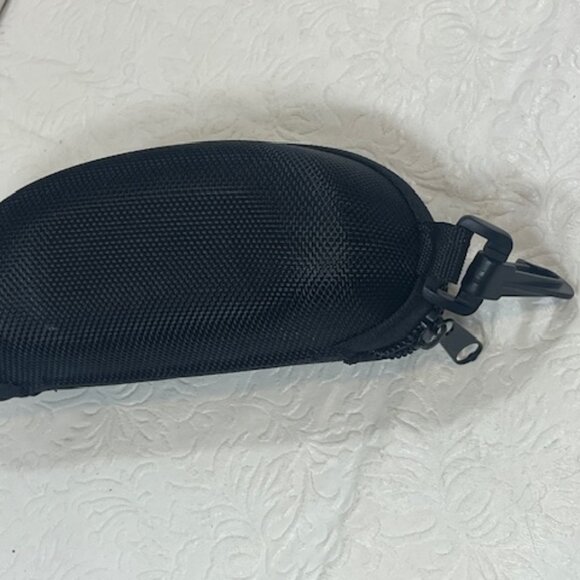 Black Bähko Eyeglasses/Sunglasses Clam Shell Zip Case 6"x2.5"x2" - Picture 2 of 6